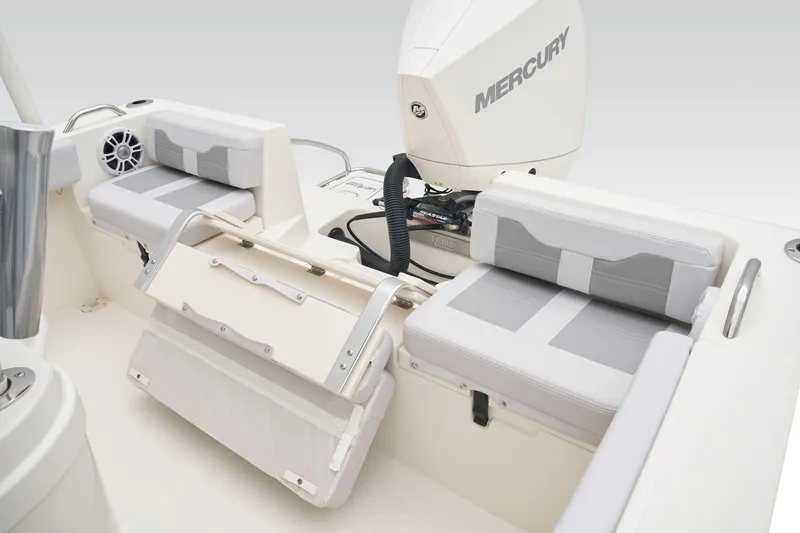 Slide: The Image of Mako 214 Center Console 2024 - 68