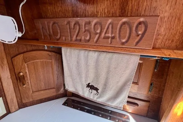 Slide: The Image of Interior of 1992 Pacific Seacraft 37 Cutter with registration number 1259409. - 22