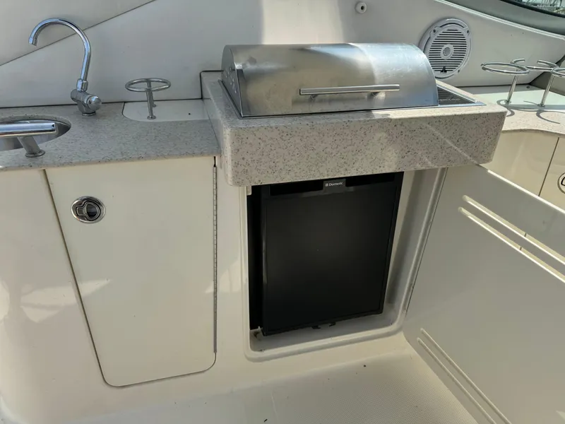 Slide: The Image of Sea Ray Sundancer 330 2011 - 9