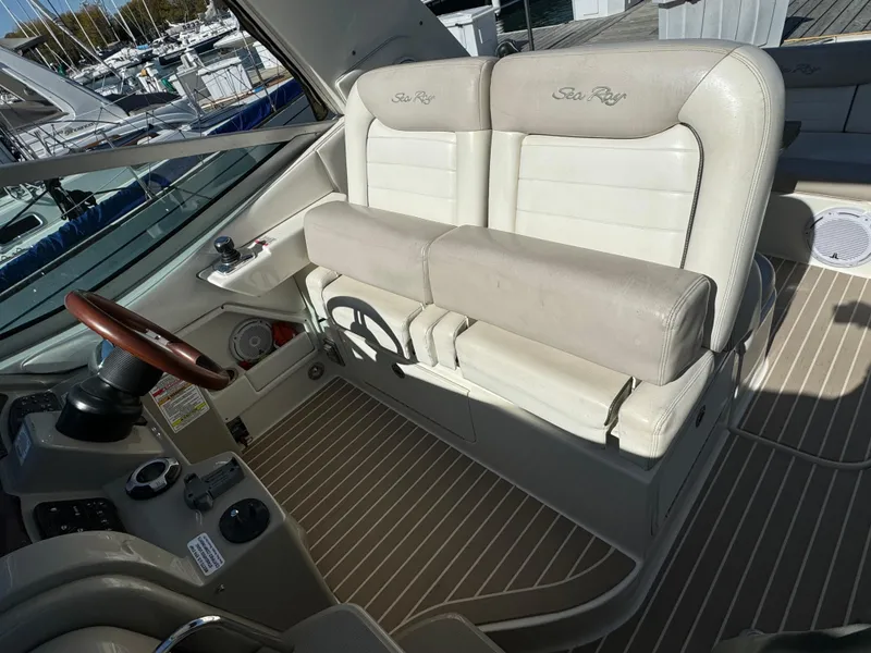 Slide: The Image of Sea Ray Sundancer 330 2011 - 20