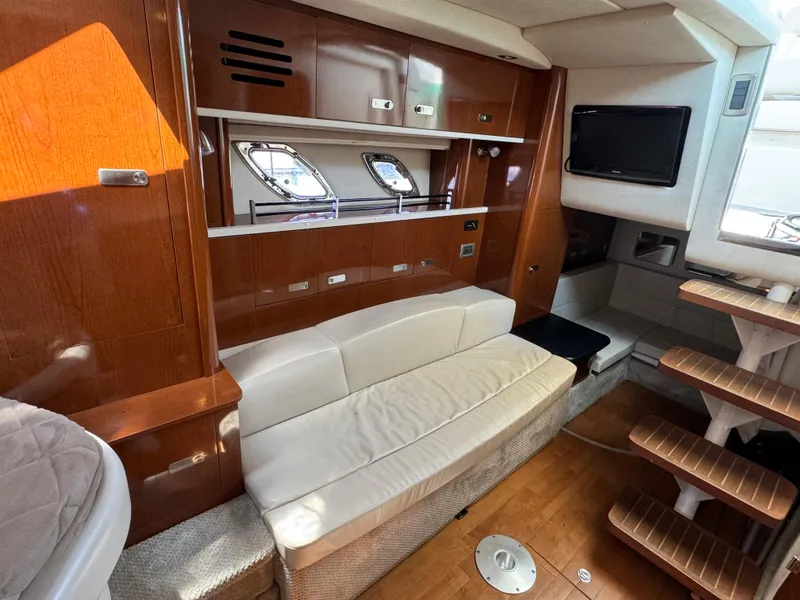 Slide: The Image of Sea Ray Sundancer 330 2011 - 16