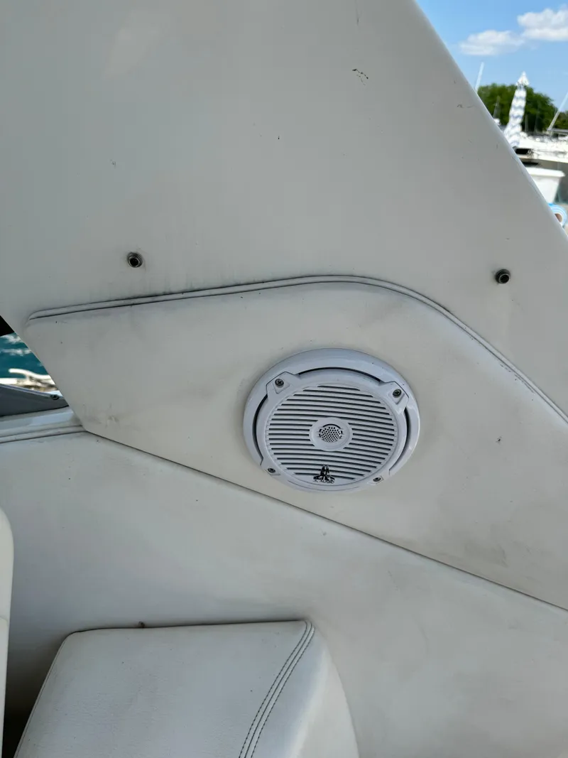 Slide: The Image of Sea Ray Sundancer 330 2011 - 19