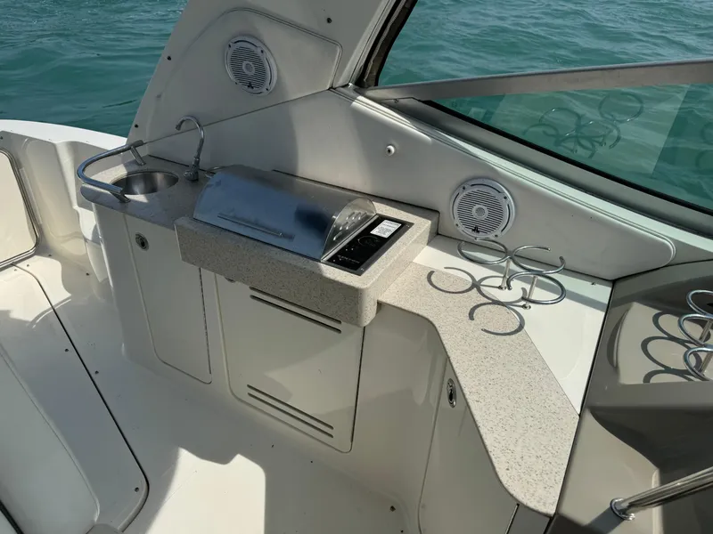 Slide: The Image of Sea Ray Sundancer 330 2011 - 8