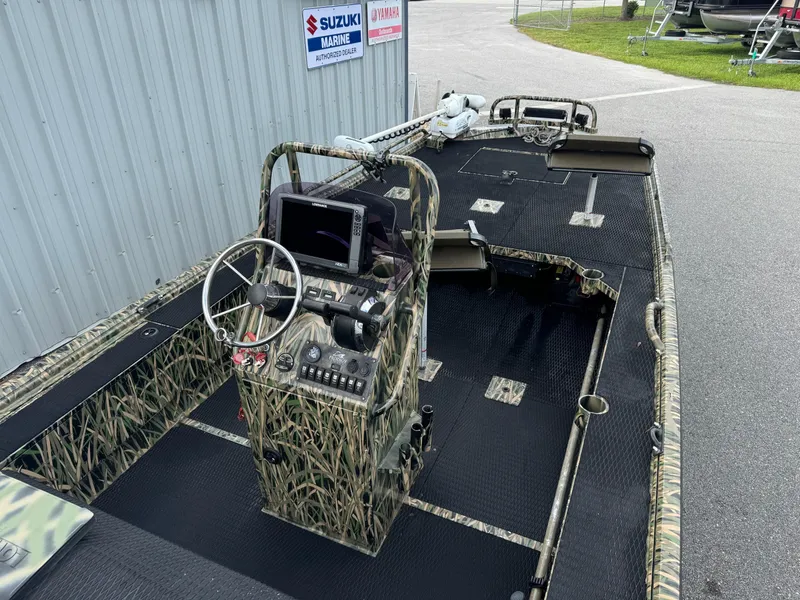 Slide: The Image of 2018 Prodigy 2172 Marsh Turf C boat with camouflage design and advanced controls. - 10