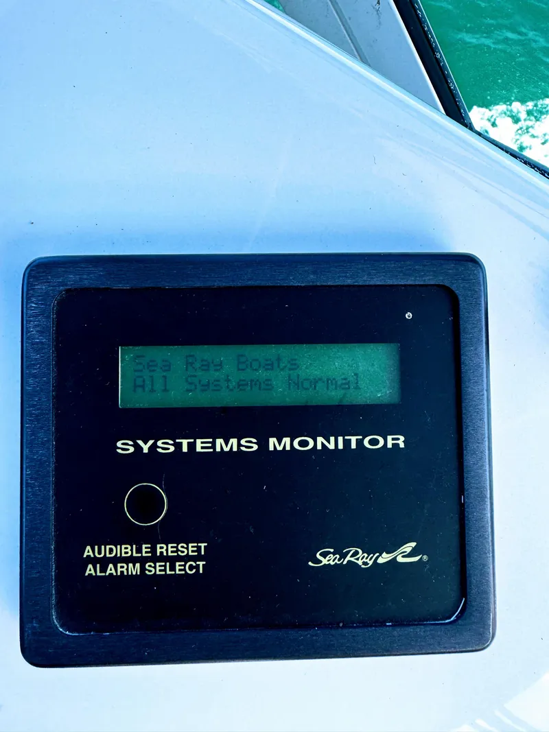 Slide: The Image of Sea Ray 400 Sedan Bridge 2001 systems monitor displaying "All Systems Normal." - 19