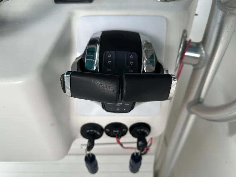 Slide: The Image of Close-up of 2008 Palmetto 33 boat throttle controls. - 44