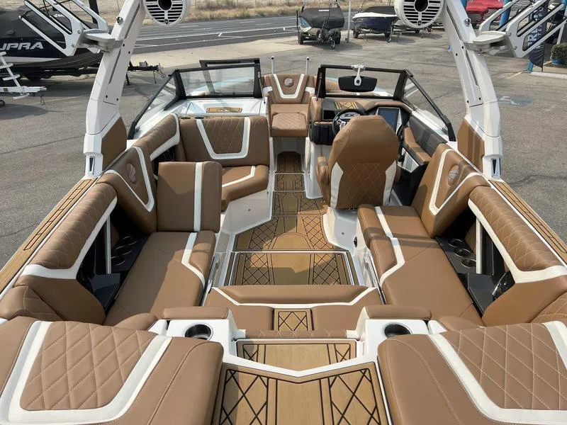 Slide: The Image of Tigé 23ZX 2022 - 11