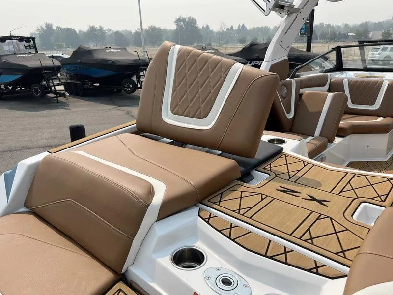 Slide: The Image of Tigé 23ZX 2022 - 12