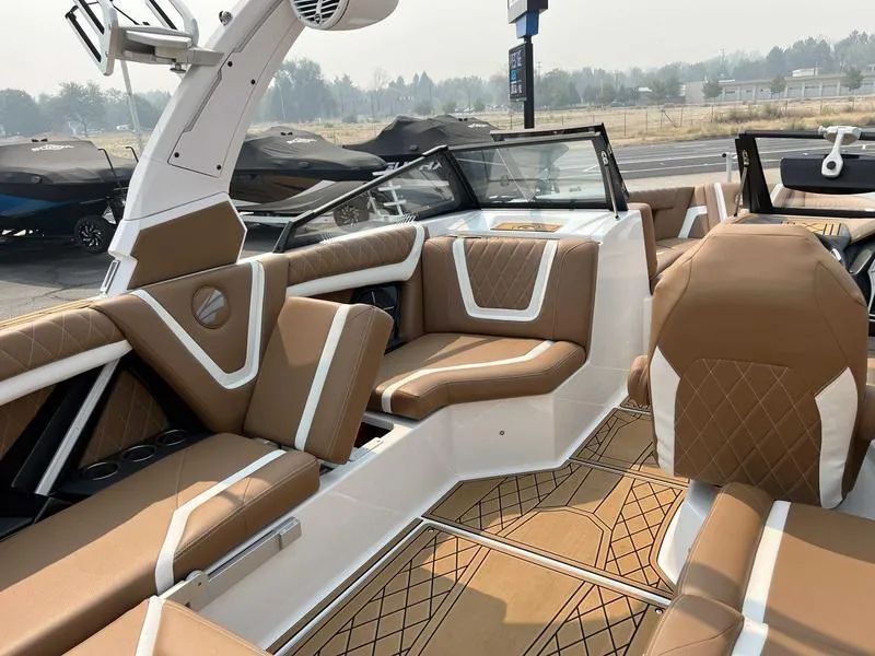 Slide: The Image of Tigé 23ZX 2022 - 13