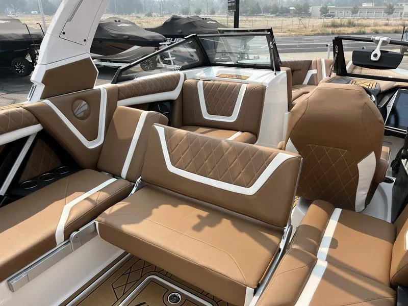 Slide: The Image of Tigé 23ZX 2022 - 14