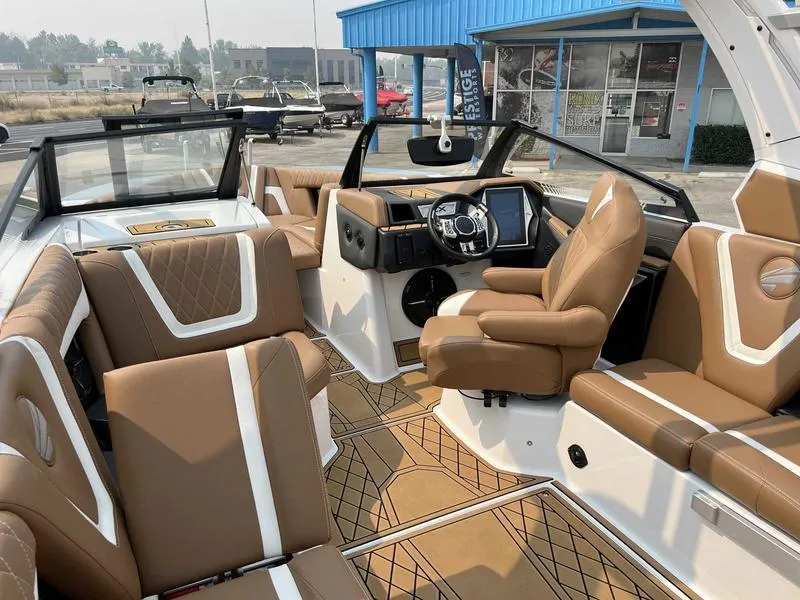 Slide: The Image of Tigé 23ZX 2022 - 15