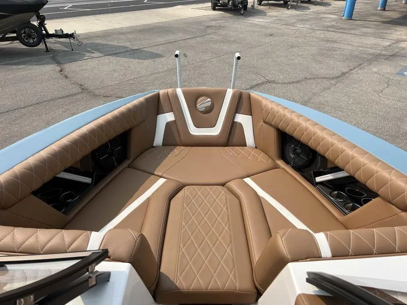 Slide: The Image of Tigé 23ZX 2022 - 18