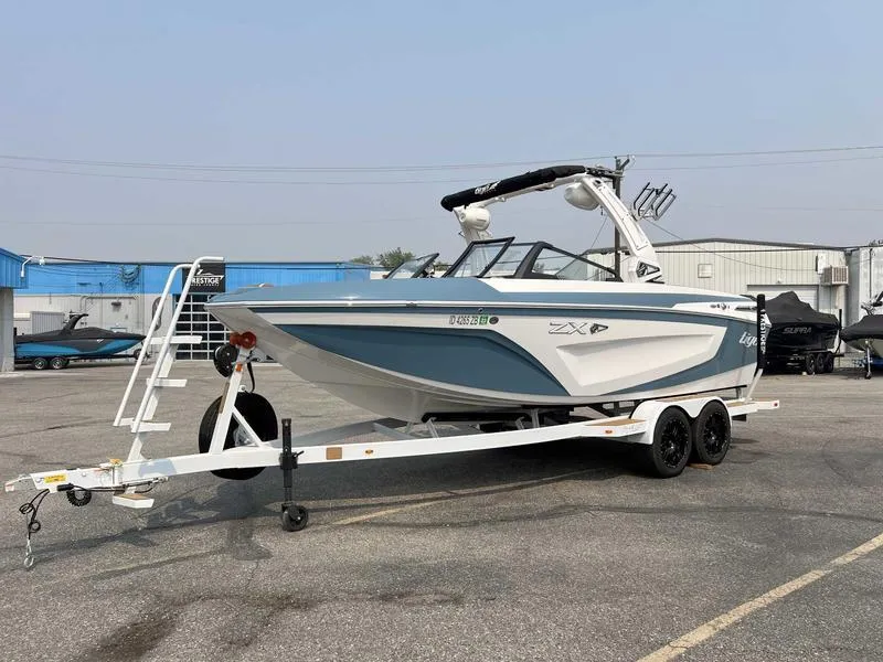 Slide: The Image of Tigé 23ZX 2022 - 3