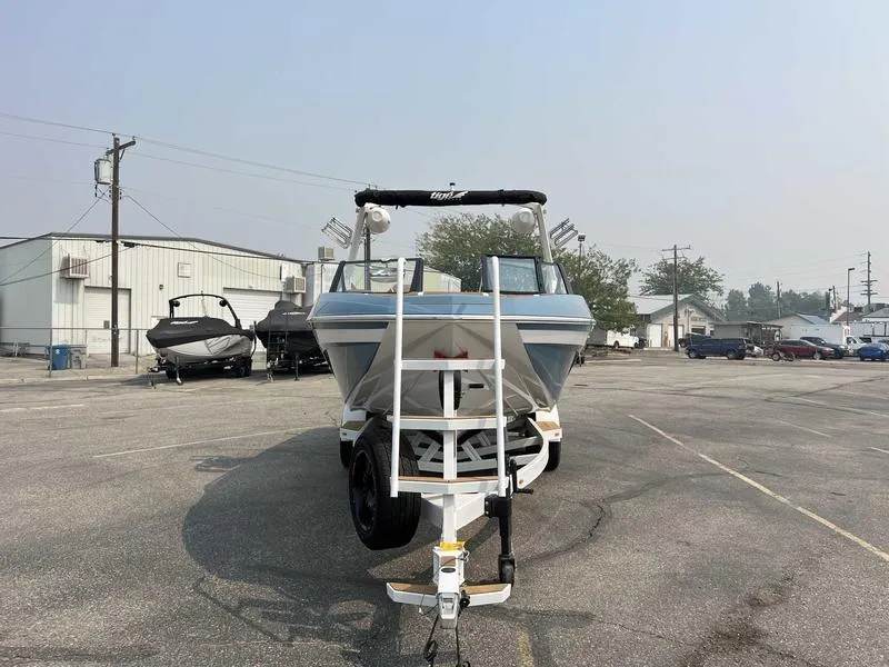 Slide: The Image of Tigé 23ZX 2022 - 5