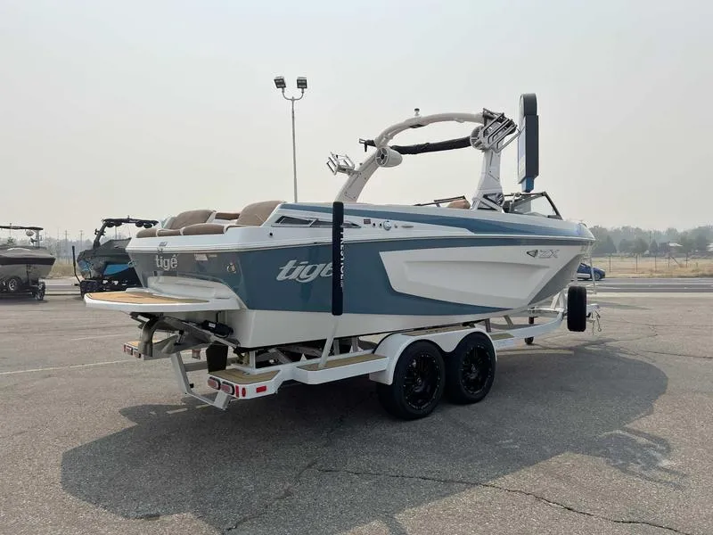 Slide: The Image of Tigé 23ZX 2022 - 6