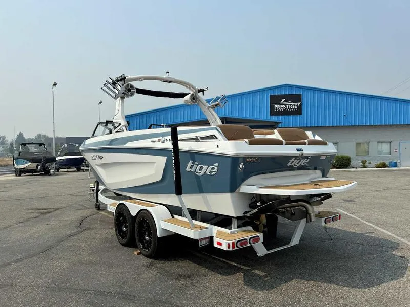 Slide: The Image of Tigé 23ZX 2022 - 8