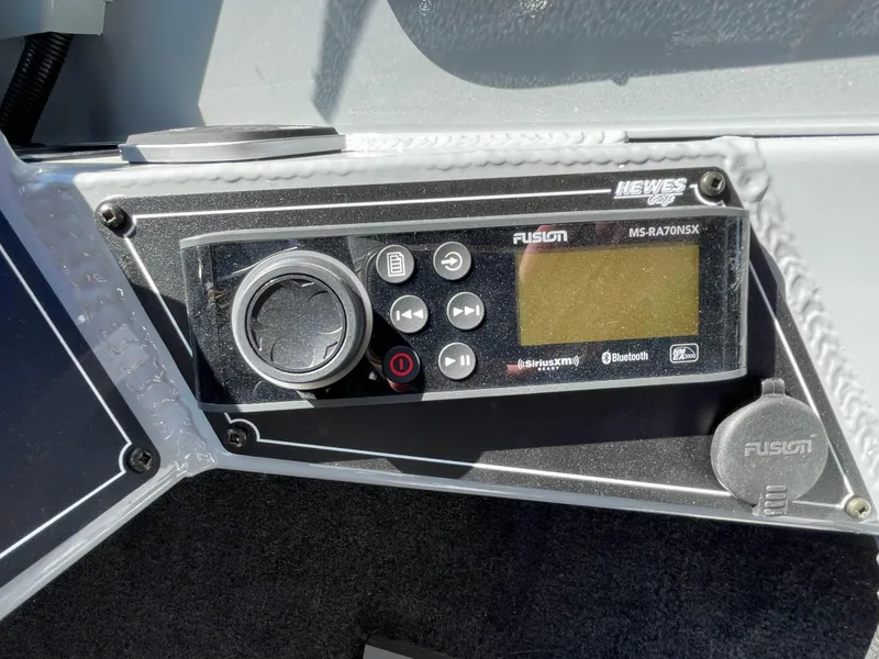 Slide: The Image of Fusion marine stereo system on 2025 Hewescraft 210 Sea Runner ET HT boat. - 17