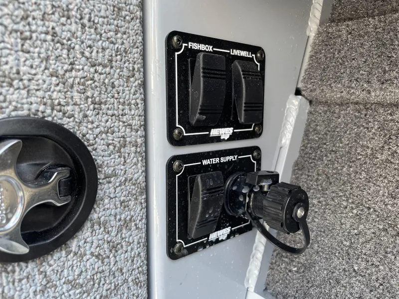 Slide: The Image of 2025 Hewescraft 210 Sea Runner ET HT boat controls for fishbox, livewell, and water supply. - 23