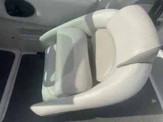 Slide: The Image of 2007 Chaparral 220 SSi boat seat, white upholstery, interior view. - 5