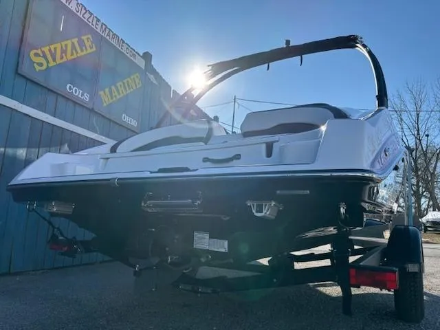 Slide: The Image of 2025 Yamaha AR195 boat on trailer at Sizzle Marine dealership. - 3