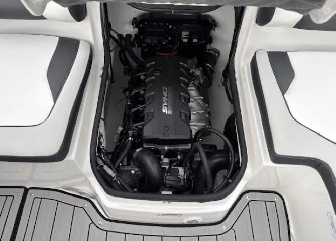 Slide: The Image of Engine compartment of 2025 Yamaha Boats 195S, showcasing powerful SHO engine design. - 18