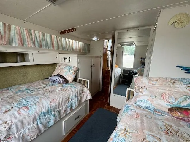 Slide: The Image of Tollycraft 40 Tri-Cabin Motor Yacht 1974 - 4