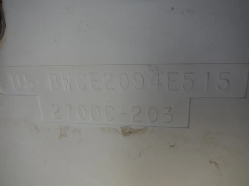 Slide: The Image of Hull identification number on 2015 Boston Whaler 270 Vantage boat. - 32