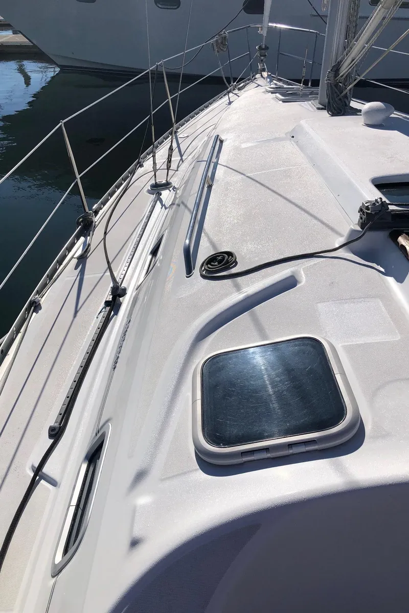 Slide: The Image of 2004 Beneteau 331 sailboat deck with rigging and hatch, docked in marina. - 20