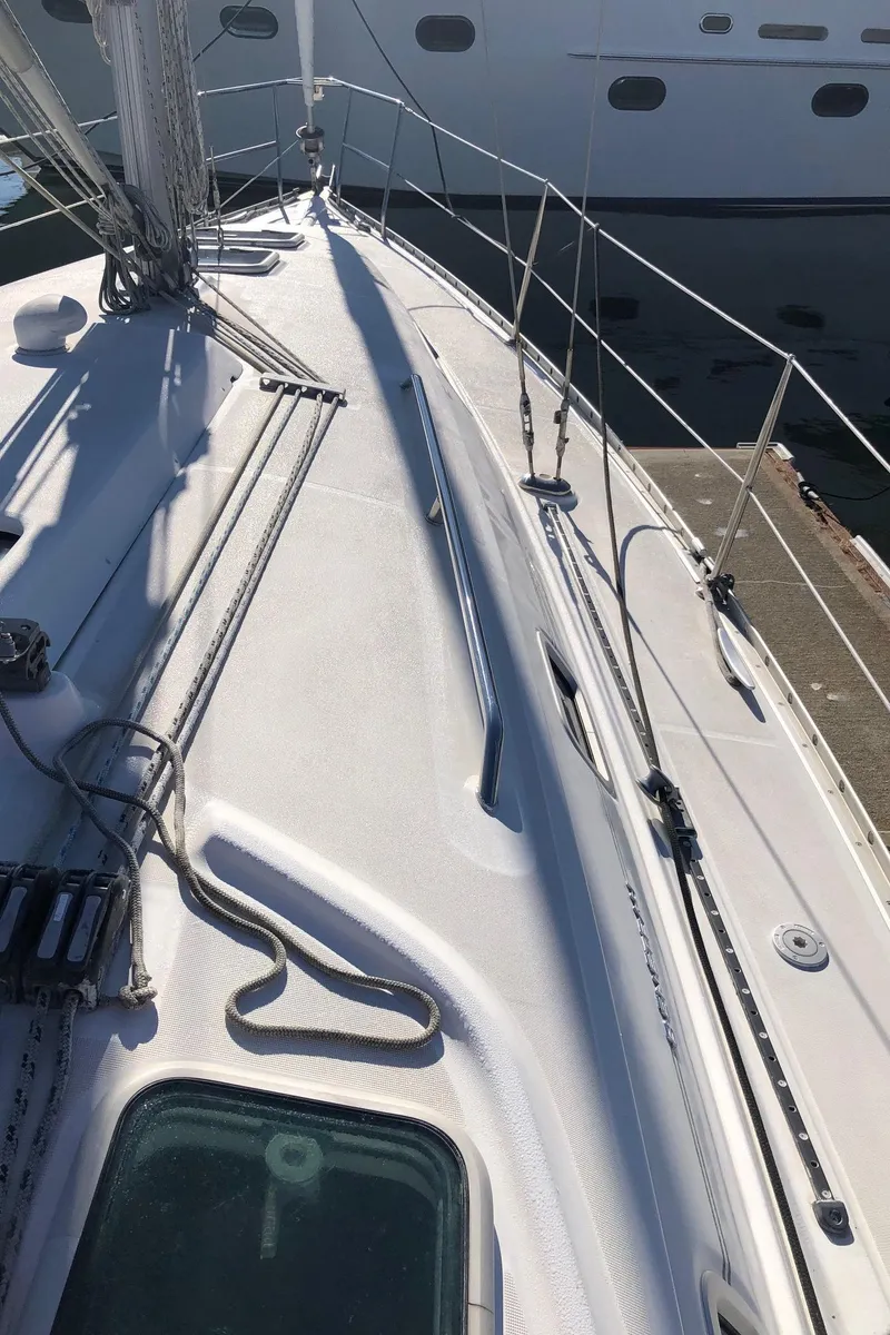 Slide: The Image of 2004 Beneteau 331 sailboat deck with rigging and hatch, docked at marina. - 21