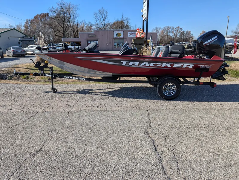 Slide: The Image of Tracker Pro Team 175 2025 - 61