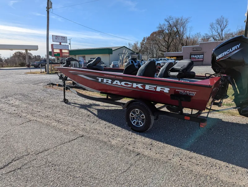 Slide: The Image of Tracker Pro Team 175 2025 - 62