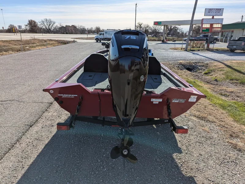 Slide: The Image of Tracker Pro Team 175 2025 - 64