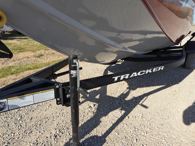 Slide: The Image of Tracker Pro Team 175 2025 - 70