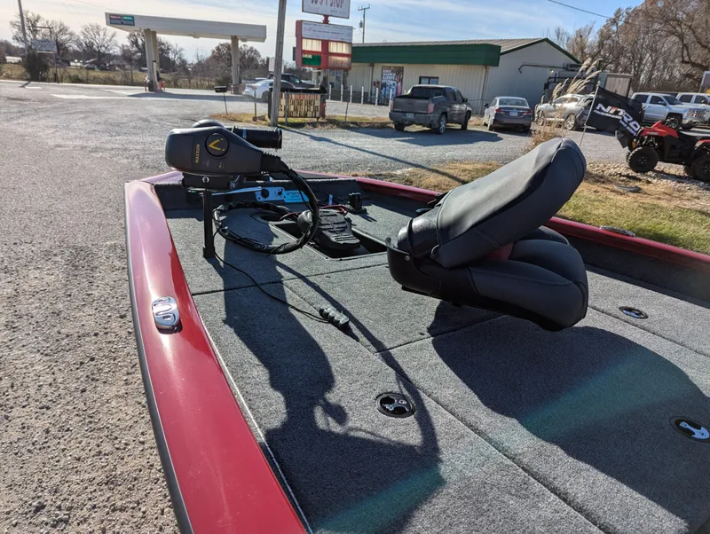 Slide: The Image of Tracker Pro Team 175 2025 - 71