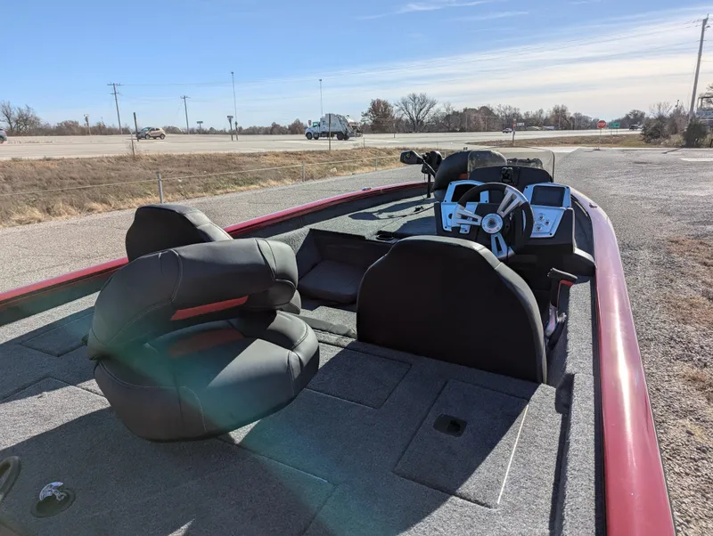 Slide: The Image of Tracker Pro Team 175 2025 - 73