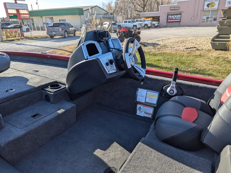 Slide: The Image of Tracker Pro Team 175 2025 - 74