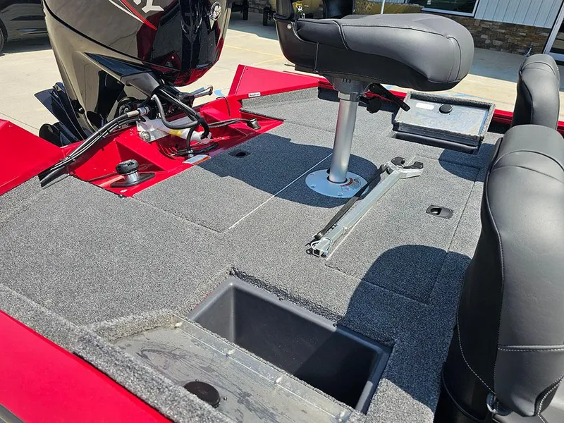 Slide: The Image of 2025 Tracker Boats Pro Team 175 TF Crappie Edition - 10