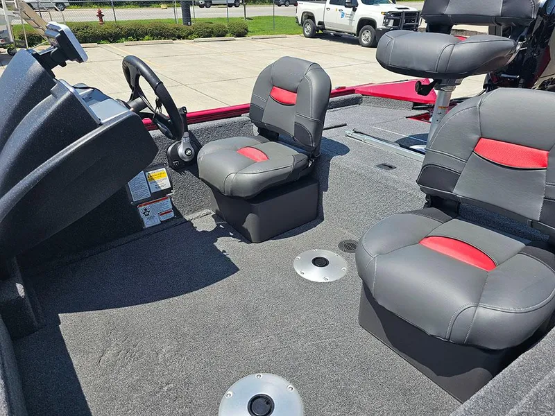 Slide: The Image of 2025 Tracker Boats Pro Team 175 TF Crappie Edition - 11