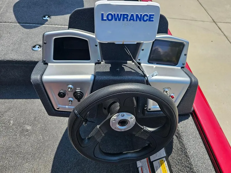 Slide: The Image of 2025 Tracker Boats Pro Team 175 TF Crappie Edition - 14