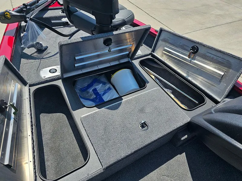 Slide: The Image of 2025 Tracker Boats Pro Team 175 TF Crappie Edition - 18