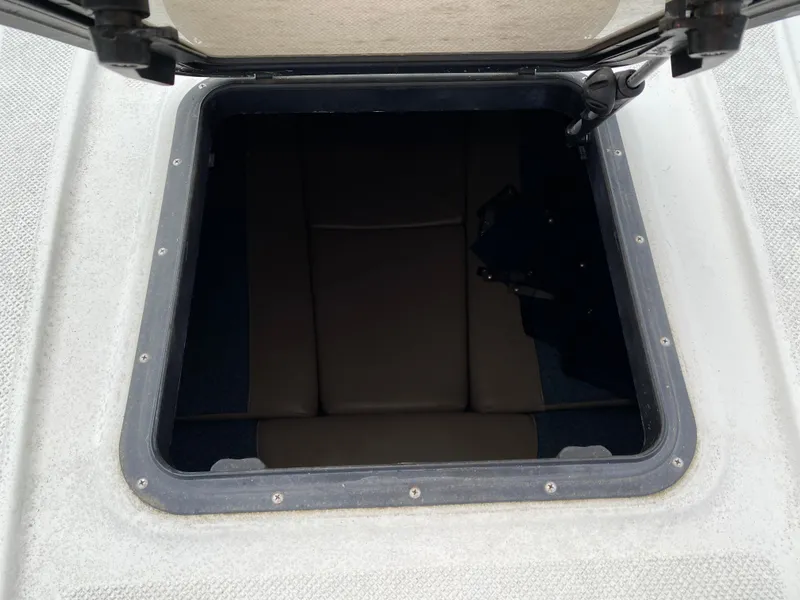 Slide: The Image of Open hatch on 2000 Bayliner 2352 Capri DX/LX boat deck. - 11