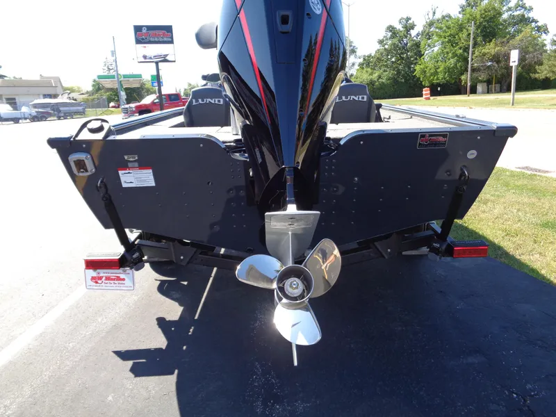 Slide: The Image of 2025 Lund 1875 Pro-V Bass XS boat rear view with motor and propeller. - 15