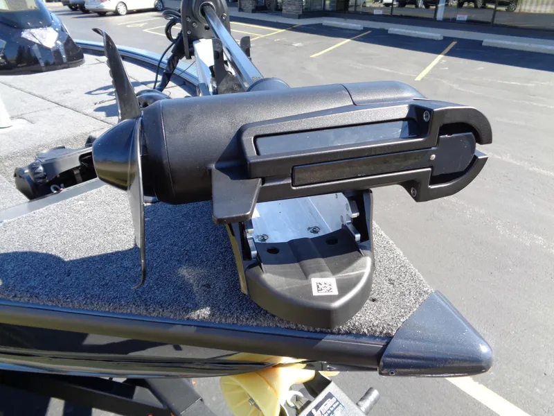 Slide: The Image of Trolling motor on a 2025 Lund 1875 Pro-V Bass XS boat, parked in a lot. - 19