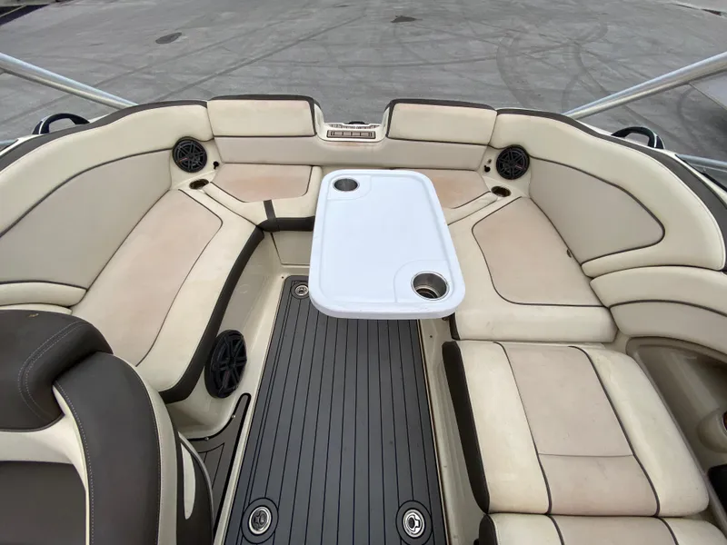 Slide: The Image of Interior of 2014 Yamaha Boats 242 Limited S with seating and table. - 17