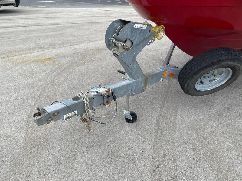 Slide: The Image of Trailer hitch of a 2014 Yamaha Boats 242 Limited S on pavement. - 38