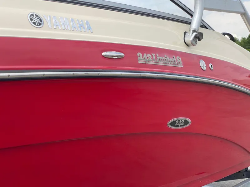Slide: The Image of 2014 Yamaha Boats 242 Limited S, red and beige exterior, side view. - 41