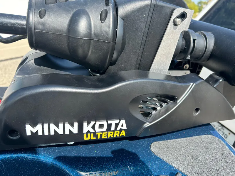 Slide: The Image of Minn Kota Ulterra motor on 2005 Skeeter WX 1880 boat. - 16