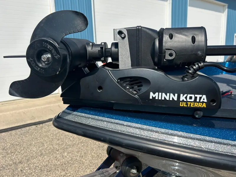 Slide: The Image of Minn Kota Ulterra motor on 2005 Skeeter WX 1880 boat, close-up view. - 37