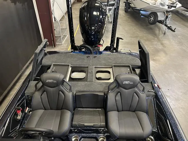 Slide: The Image of Skeeter ZXR 20 W/Yamaha 250HP "SHO" 2025 - 13