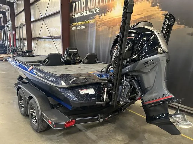 Slide: The Image of Skeeter ZXR 20 W/Yamaha 250HP "SHO" 2025 - 5